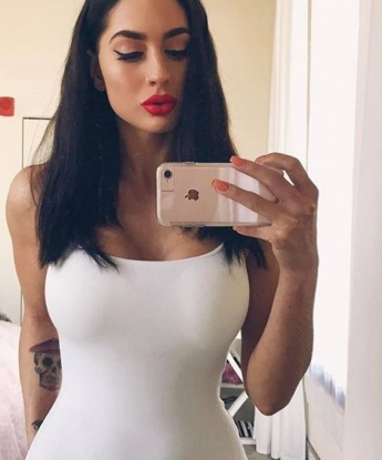 Экспрессивная и безумно жгучая красотка готова исполнить твои самые смелые фантазии. Я знаю, что тебе нужно. Преданный экстаз и полное расслабление - вот мои цели. Звони мне и не упускай возможность испытать настоящий пыл страсти! 5524, 28 лет